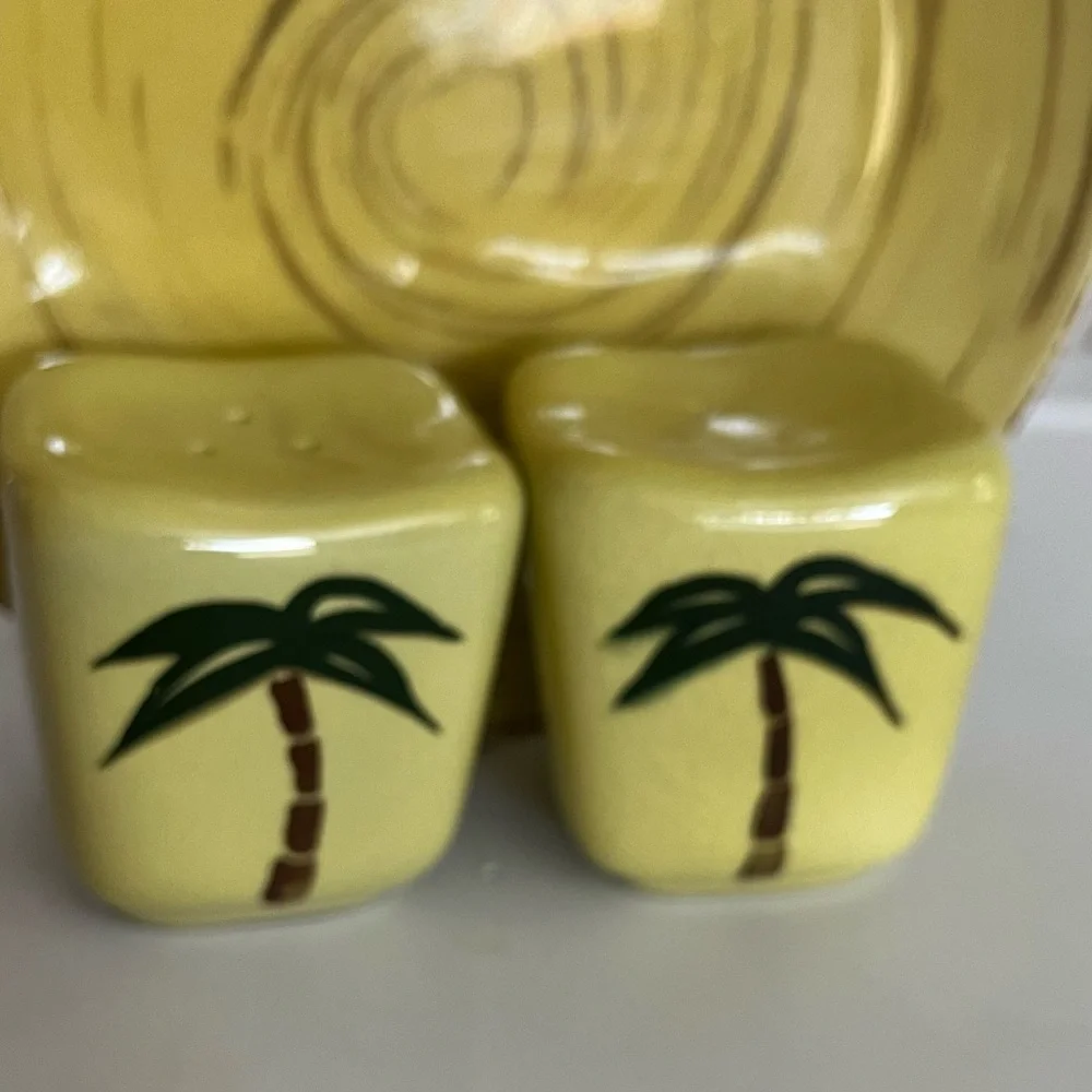 Midcentury Yellow Green Palm Tree Salt/Pepper Shakers - Picture 1 of 4
